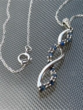 10K White Gold Blue Sapphire Twist Pendant Necklace